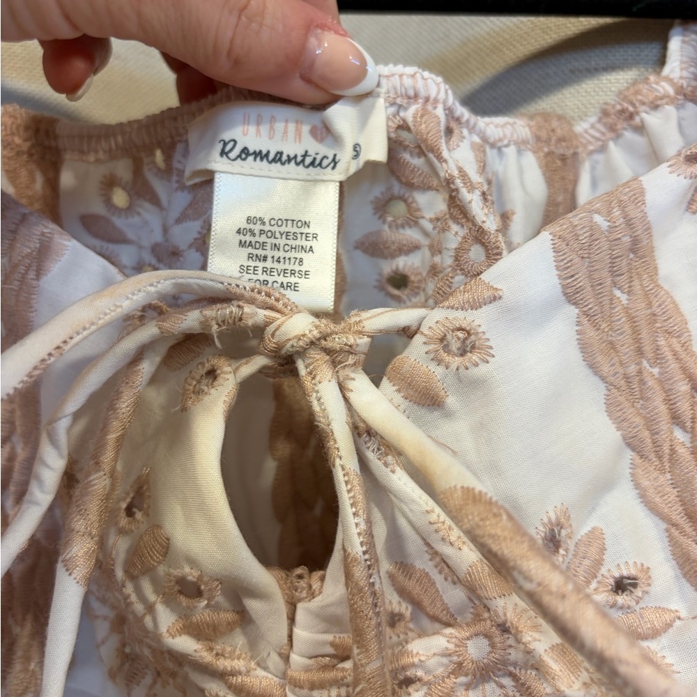 Urban Romantics Eyelet Top - Picture 6 of 10
